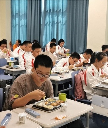 学生营养餐